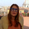 Internautas criticam óculos azuis usado por Ilze Scamparini no 'Bom Dia Brasil'