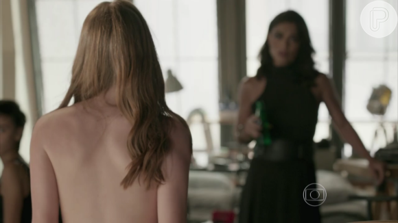 Marina Ruy Barbosa recebeu elogios pelas cenas do ensaio nu de Eliza na novela 'Totalmente Demais', exibida no dia 11 de março de 2016
