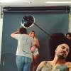 Aline faz ensaio de topless e Fernando registra o momento nos bastidores