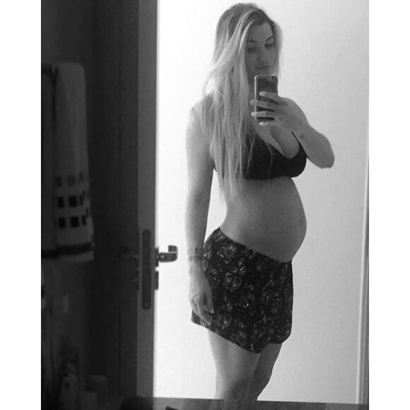 No Instagram, Aline publica foto na qual diz estar ansiosa para descobrir o rostinho de Lucca e afirma ser a favor do parto normal