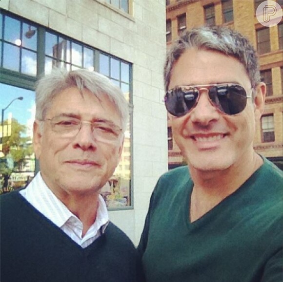 Sérgio Chapelin e William Bonner estão em Nova York para participar do prêmio Emmy Internacional 2013. Os programas que apresentam, 'Globo Repórter' e 'Jornal Nacional', concorrem nas categorias 'Atualidades' e 'Notícias', respectivamente