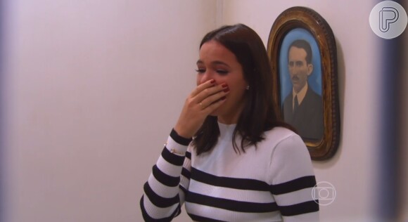 Bruna Marquezine chora ao participar do 'Visitando o Passado' e revisitar a casa dos avós, que ficava em Duque de Caxias