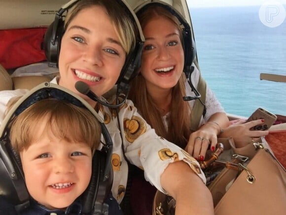 Marina Ruy Barbosa posa com Luma Costa e Antônio em helicóptero