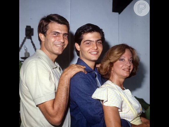 Tarcísio Meira, Tarcísio Filho e Glória Menezes foram fotografados em 1980
