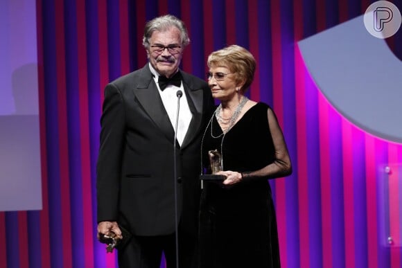Tarcísio Meira e Glória Menezes foram homenageados pela revista 'Contigo!' no prêmio que celebrou os 50 anos da TV brasileira. O casal tem 51 anos de união