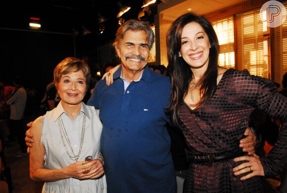 Tarcísio Meira posa com Glória Menezes e Claudia Raia no evento em que a novela 'A Favorita', de João Emanuel Carneiro, foi apresentada à imprensa