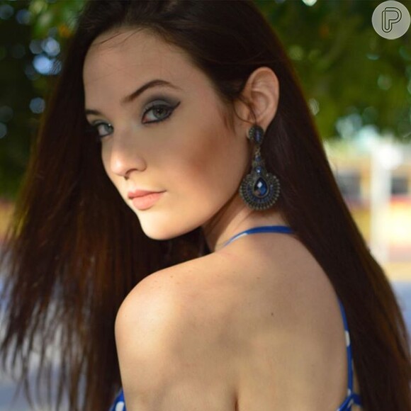 Blogueira Luiza Carrilho de 20 anos é comparada à atriz Larissa Manoela e vira sucesso entre os internautas