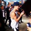 Justin Bieber atende fãs enlouquecidas em shopping chinês