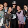 No domingo, 29 de setembro de 2013, dia do show em Pequim, Justin Bieber aproveitou a tarde para passear por um shopping da cidade e, simpático, posou com fãs