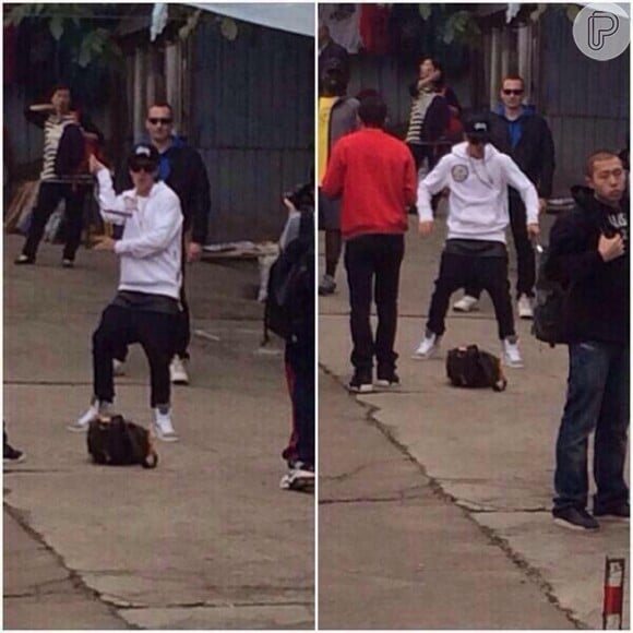 Justin Bieber faz malabares durante passeio ao ponto turístico