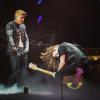 Justin Bieber faz performance ao lado de guitarrista no palco de shor da turnê 'Believe'