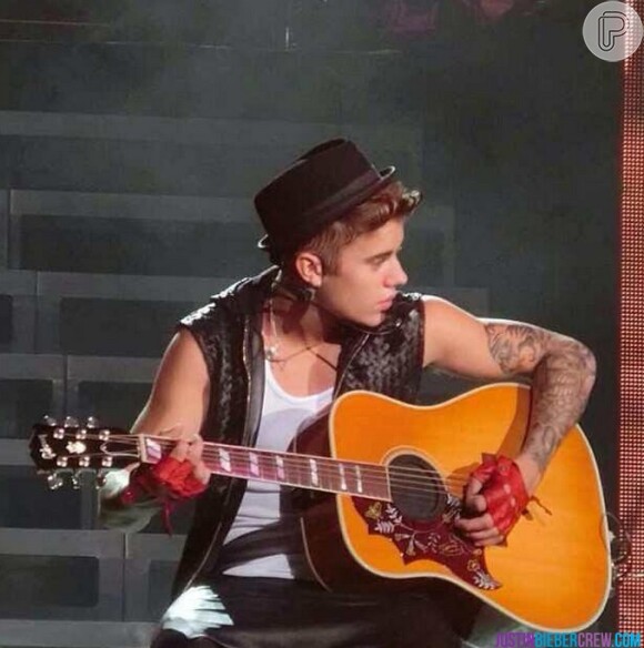 Bieber durante um dos números de seu show da turnê 'Believe'
