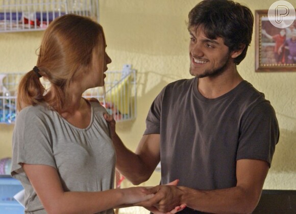 Eliza (Marina Ruy Barbosa) será salva por Jonatas (Felipe Simas) quando Jacaré (Sergio Malheiros) coloca sua vida em perigo
