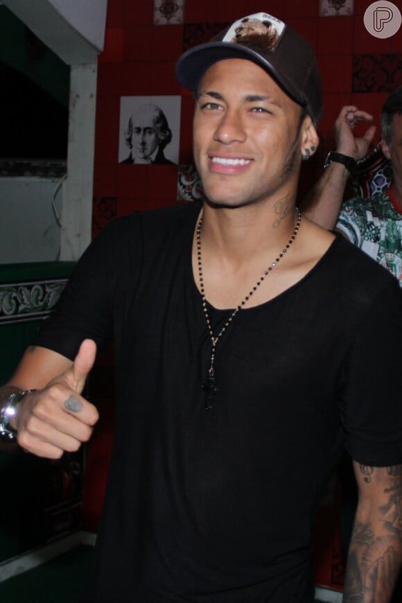 'Mal posso esperar para finalmente receber meu telefone celular em ouro polido', disse Neymar em seu Instagram
