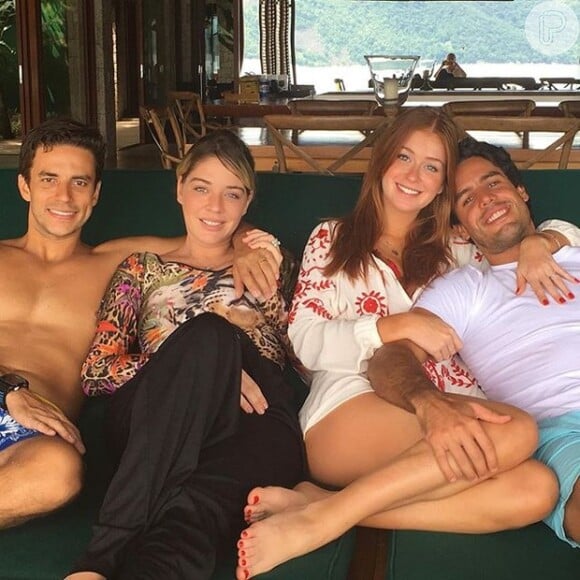 Marina Ruy Barbosa posa com o namorado, Xandinho Negrão, a amiga Luma Costa e o marido dela