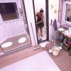 Após insistência de Ronan, Maria Claudia resolve lavar o banheiro após comentários de Geralda