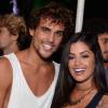 Aline Riscado e Felipe Roque assumiram o namoro com uma foto no Instagram