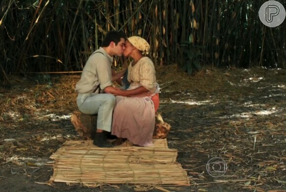 Quincas (Miguel Romulo) se apaixonou por Dita (Jeniffer Nascimento) desde o primeiro momento que viu a empregada, na novela 'Êta Mundo Bom!'