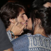 Giulia Costa e Brenno Leone curtem show de Henrique e Juliano aos beijos no Rio