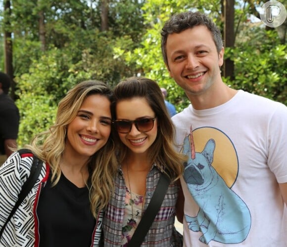 Wanessa Camargo posa na Disney ao lado de Sandy e o marido, Lucas Lima
