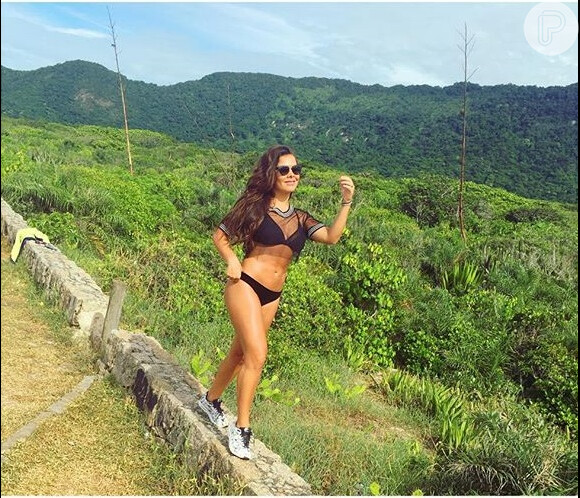 Fernanda Souza recebeu elogios pela boa forma exibida em imagem postada no sábado, 2 de abril de 2016, em sua conta no Instagram