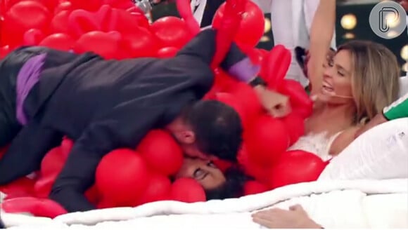 Débora Nascimento e José Loreto protagonizaram cenas quentes no 'Amor & Sexo' de sábado, 2 de abril de 2016