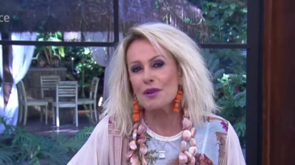 Ana Maria Braga usa colar de alho e pulseira de cebola na TV: 'Me machucando'