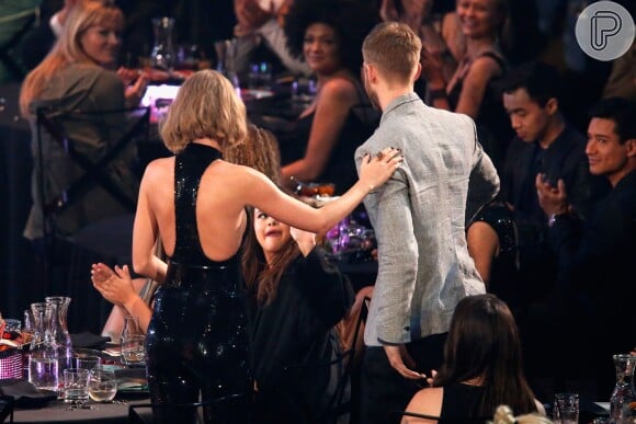 Taylor Swift e Calvin Harris mostraram que não andam só com sorte no amor e levaram cinco estatuetas no 'iHeartRadio Music Awards 2016'