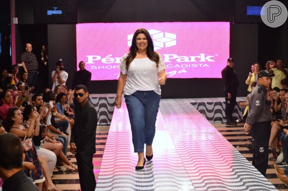 Fabiana Karla teve um dia de top model durante um desfile em uma semana de moda do Paraná
