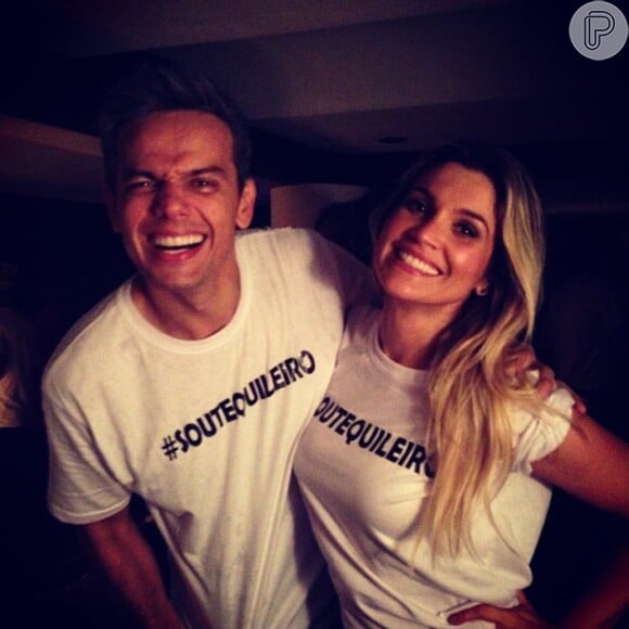 Flávia Alessandra vestiu a camiseta 'Sou tequileiro' e apoiou o strip-tease do marido, Otaviano Costa