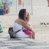Cláudia Abreu costuma ser vista em passeios com os filhos pela praia. Na ocasião, a atriz estava com a filha Felipa
