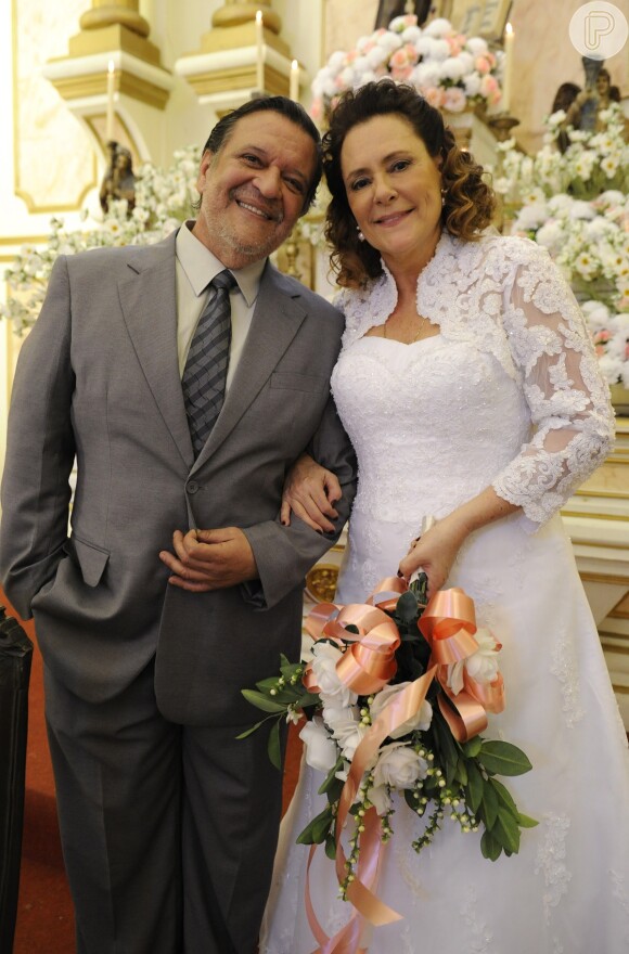 Atílio (Luis Melo) já era casado e se tornou bígamo ao contrair matrimônio com Márcia (Elizabeth Savala), em 'Amor à Vida'