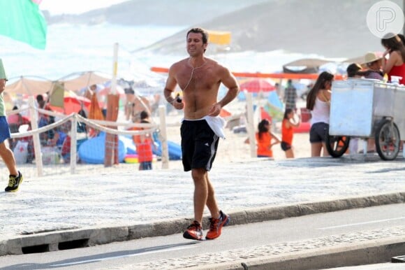 Eriberto gosta de se exercitar na orla do Rio