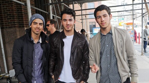 Jonas Brothers cancela turnê por causa de vício em drogas de Joe Jonas