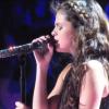 Selena Gomez cantou 'Love Will Remember' com a voz embargada e chorou no show que fez em Nova York. Em uma versão alternativa da música a voz de Justin Bieber é audível dizendo que ama muito a cantora