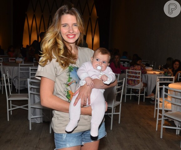 Debby Lagranha levou a filha Maria Eduarda, de 4 meses, ao "Kids Fashion Show", em São Paulo