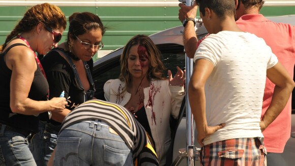 Danielle Winits grava acidente de carro de Amarilys em 'Amor à Vida'. Veja fotos
