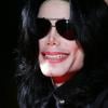 Michael Jackson é o artista que mais faturou entre junho de 2012 e julho de 2013. Mesmo depois de morto ele conseguiu arrecadar 82 milhões a mais que Madonna, que é a primeira colocada do ranking do vivos