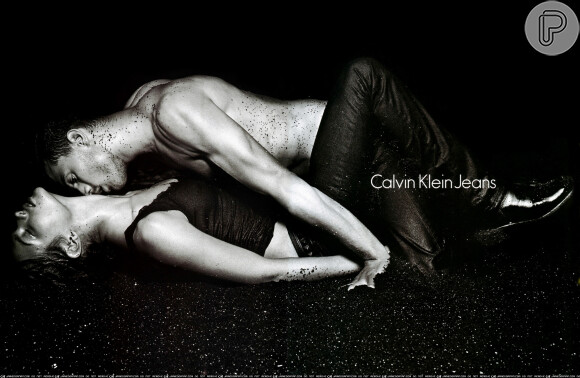 Jamie Dornan em campanha da Calvin Klein