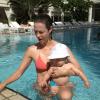 Luana Piovani curte dia em piscina com o filho, Dom, e começa ensinar o pequeno a nadar