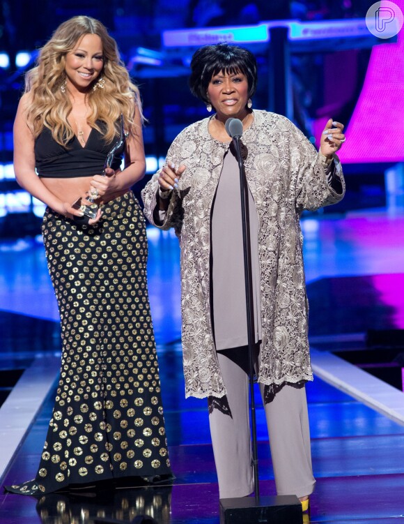Mariah Carey é fotografada ao lado de Patti LaBelle no palco do evento BET Black Girls Rock 2013