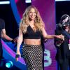 Mariah Carey participa do Black Girls Rock em 26 de outubro de 2013 e mostra que ganhou alguns quilinhos