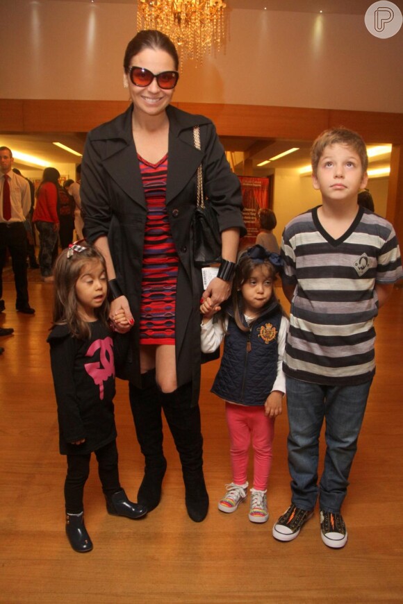 Giovanna Antonelli com os filhos: Pietro e as gêmeas Sofia e Antônia
