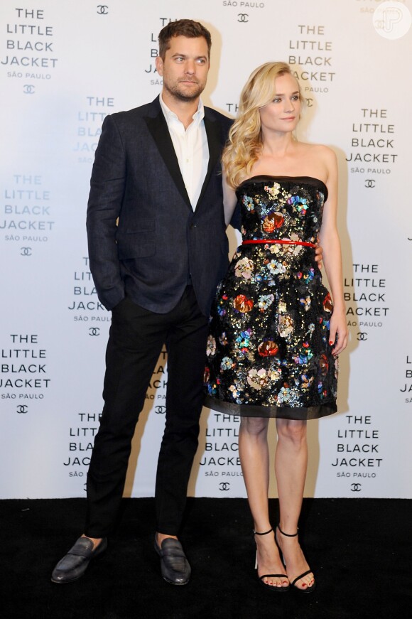 Diane Kruger e Joshua Jackson participaram da exposição The Little Black Jacket da Chanel