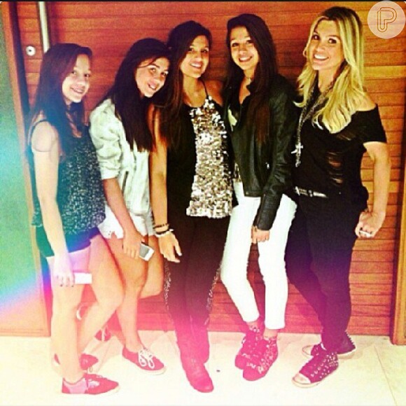 Flávia Alessandra também levou a filha Giulia ao Rock in Rio com as amigas