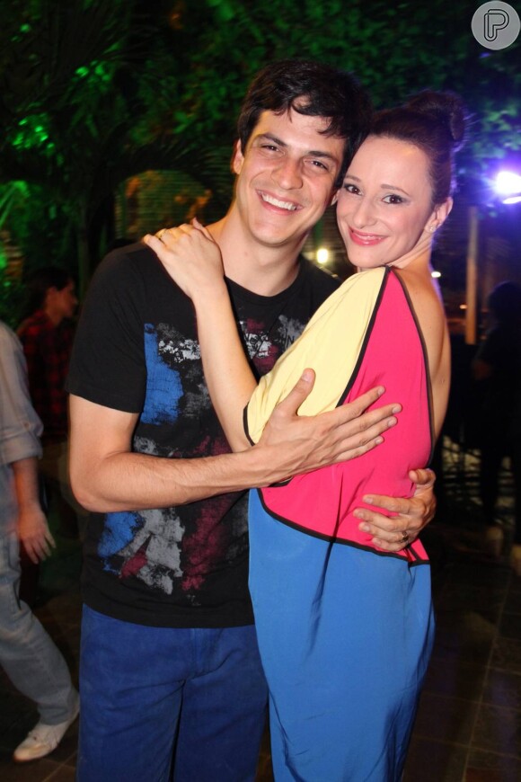 Mateus Solano e Paula Braun participam do prêmio "Troféu talentos de dublagem", no Rio de Janeiro, em 4 de novembro de 2013