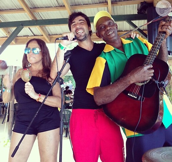 Susana Vieira se diverte na Jamaica com o namorado, Sandro Pedroso. A atriz postou a foto em seu Instagram, em 26 de dezembro de 2012
