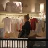 Carolina Dieckmann, a Iolanda de 'Joia Rara', fez compras em uma loja de roupinhas de bebê na tarde desta quinta-feira, 7 de novembro de 2013 no shopping Fashion Mall, em São Conrado, Zona Sul do Rio de Janeiro