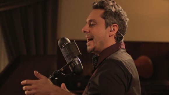 Alexandre Nero lança seu primeiro DVD como cantor falando de amor