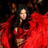 A entrada de Adriana Lima no Victoria's Secret Fashion Show era um dos mais aguardados